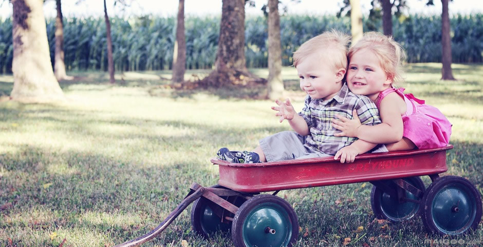 Baby’s various clothing wearing attention