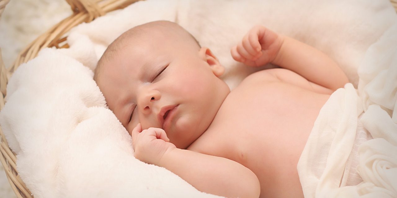 How to Care For a Newborn Baby Navel